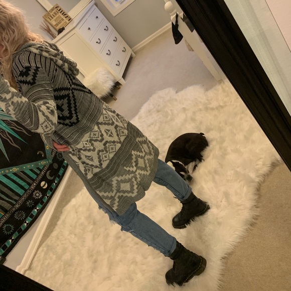 pac sun sweater (la hearts) - Picture 2 of 3